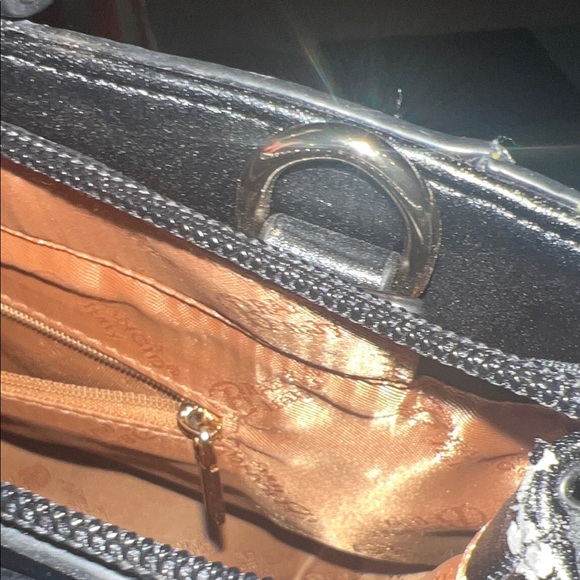 Italian leather - perfect for fall bag!🍁🍂🥬🍂🌱 - Picture 8 of 9